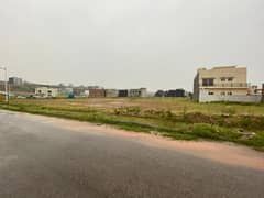 PRIME PLOT IN BLOCK L 10 MARLA FULL HEIGHTED AND SOLID INFRONT OF MASJID AND COMMERCIAL