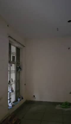 Rooms Available For Male Bachelors