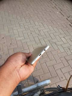 Samsung c7 hy 4 64 hy dual pta hy glass brack hy chalta OK hy