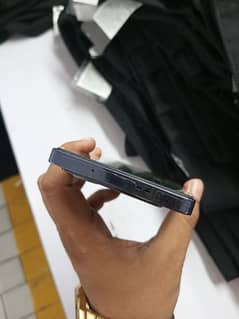 note 40 10/10 condition box with charge 3 manth warnty