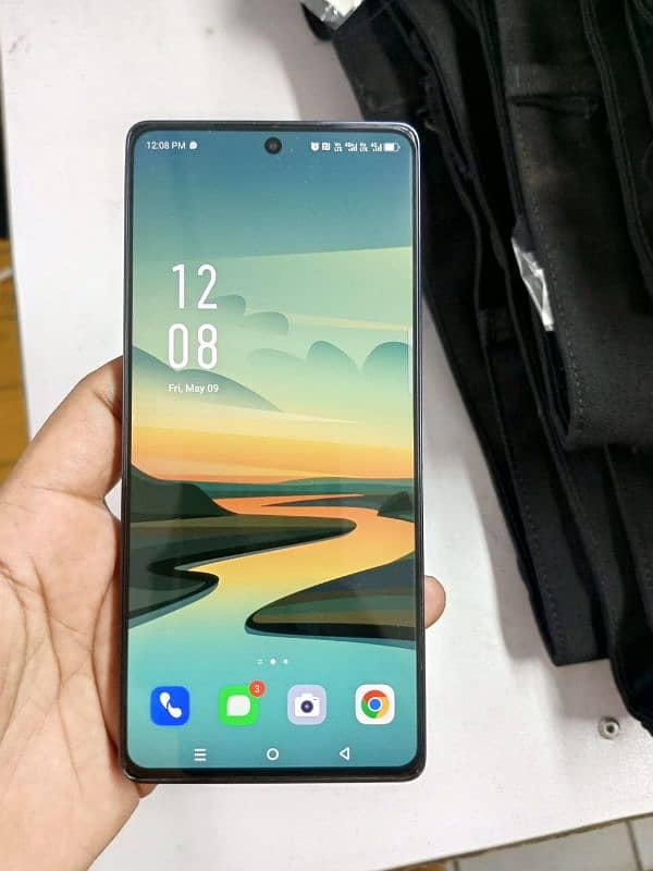 note 40 10/10 condition box with charge 3 manth warnty 1