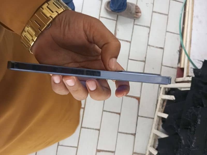 note 40 10/10 condition box with charge 3 manth warnty 3