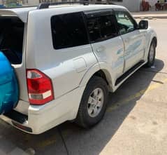 Mitsubishi Pajero 2005 Glx Full option Automatic transmission