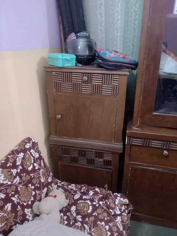 king size bed with sidr table and dressing table 2