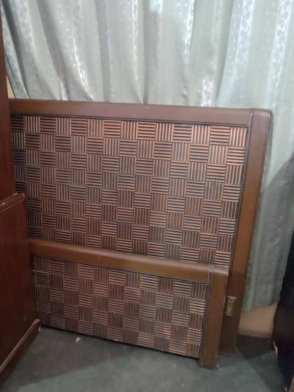 king size bed with sidr table and dressing table 3