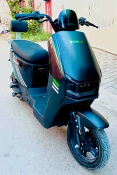 Revoo Scooty