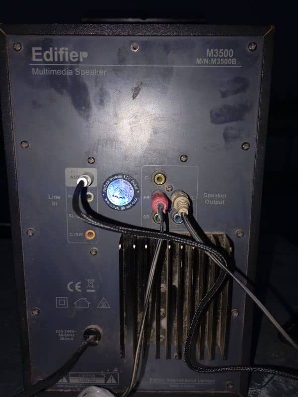 edifier subwoofer 1. . . 5  condition 8 by 10 0