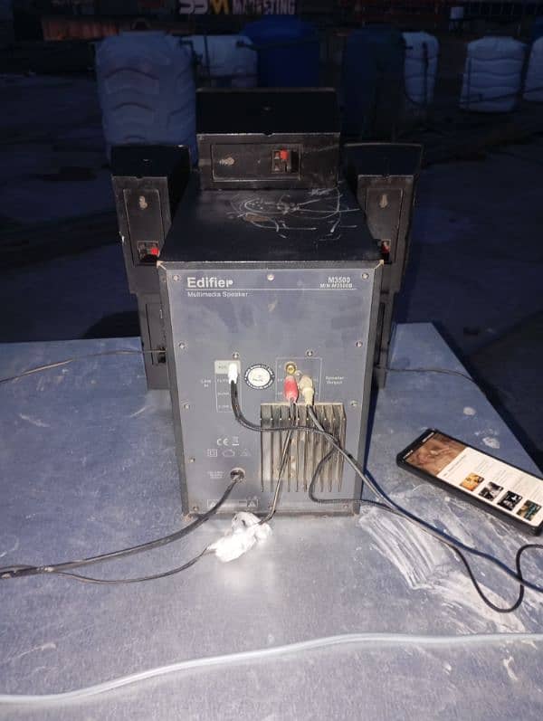 edifier subwoofer 1. . . 5  condition 8 by 10 1