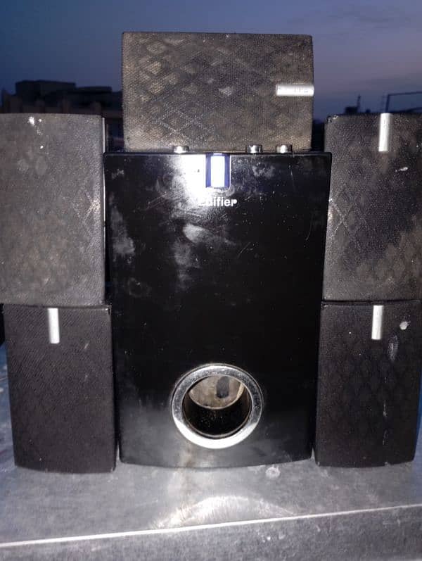 edifier subwoofer 1. . . 5  condition 8 by 10 2