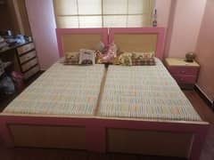 2 single beds with one side table n dressing table