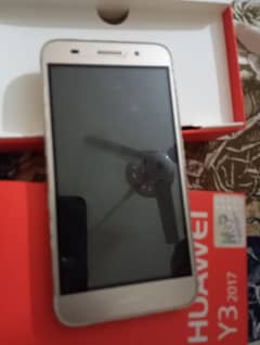 Huawei Y3 2017 gold colour