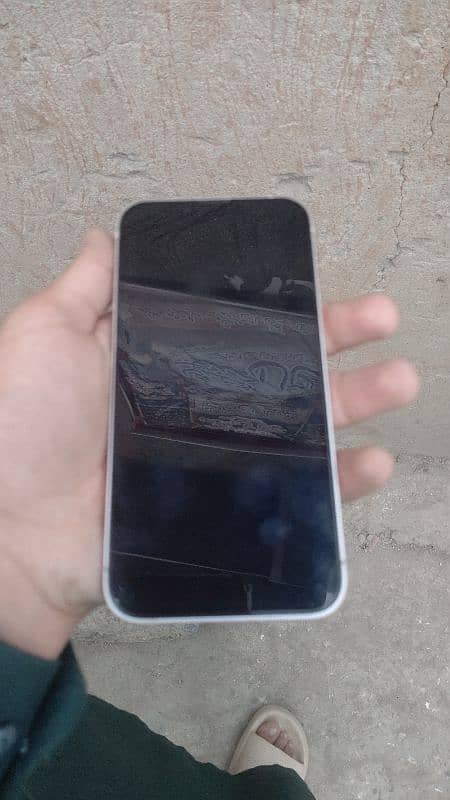 iphone 13 in 10/10 condition 4