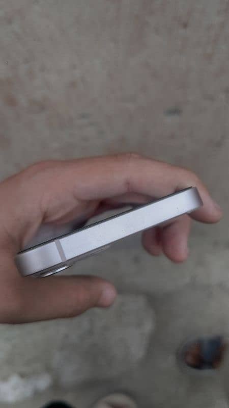 iphone 13 in 10/10 condition 7