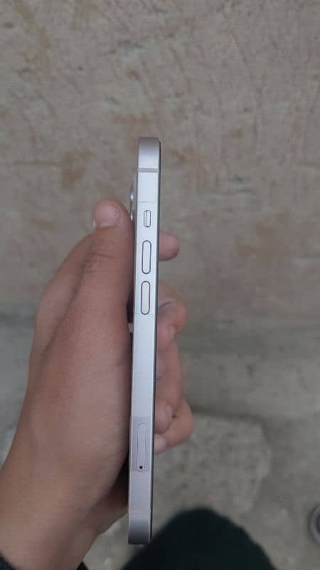 iphone 13 in 10/10 condition 9