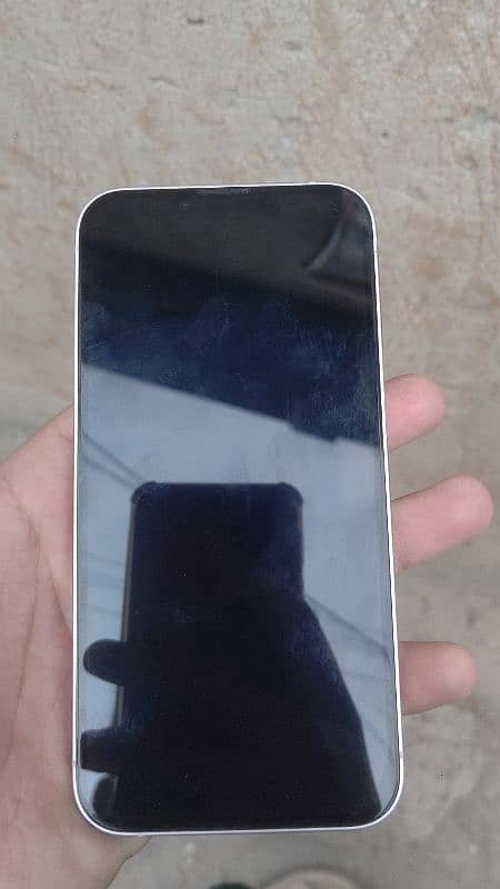 iphone 13 in 10/10 condition 12