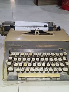 Old Working Typewriter - Remington Miracle Tab Model