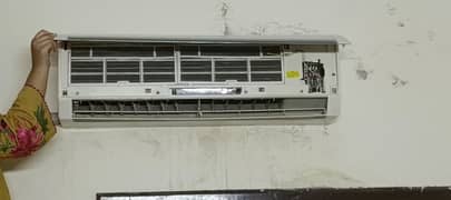 Gree inverter 1.5 Ton in very good condition o