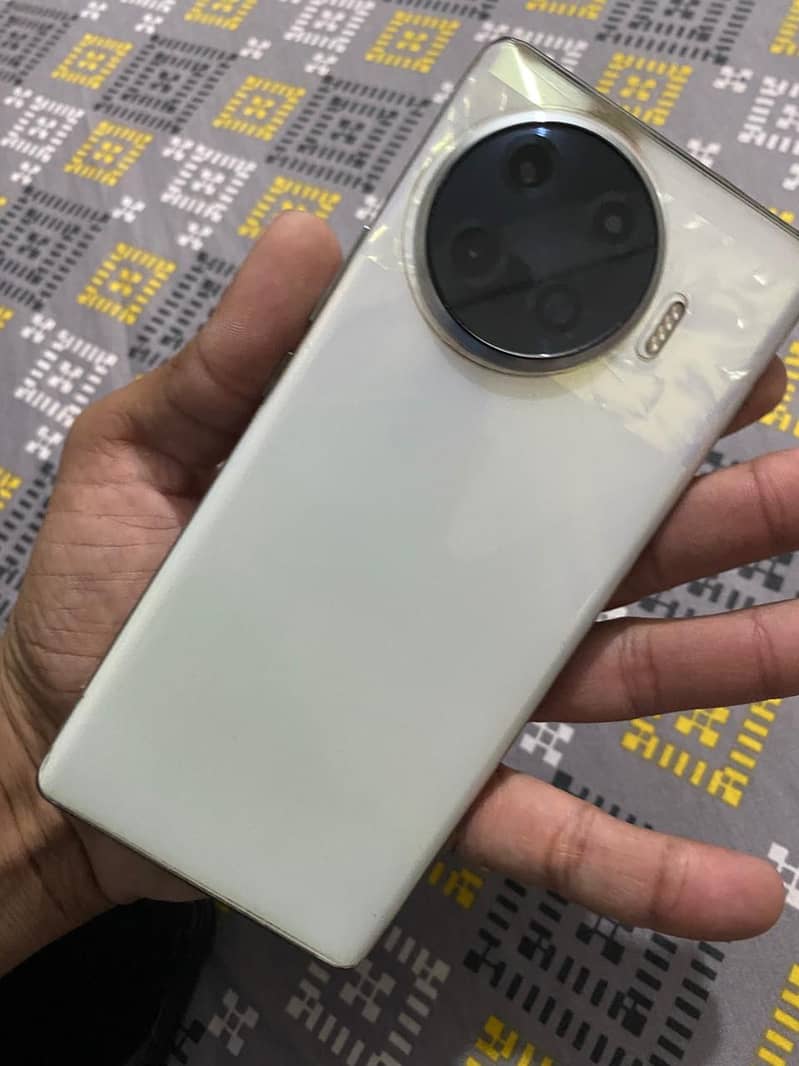 Techno spark 20 plus edge 1