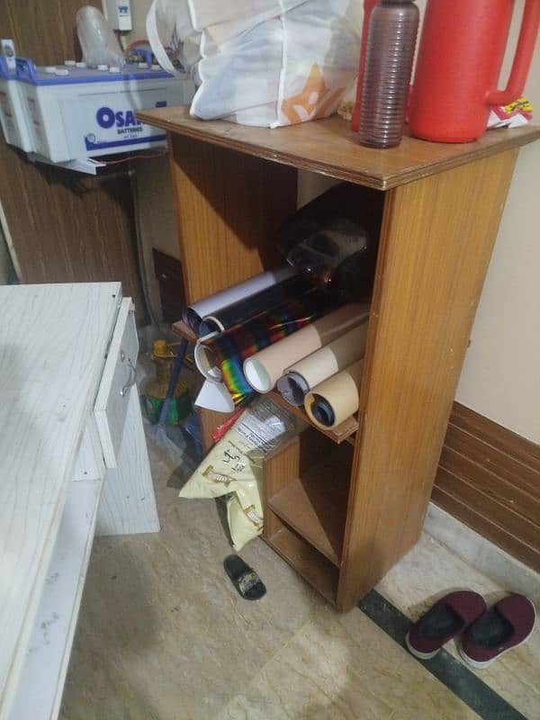 computer and stationery table 0