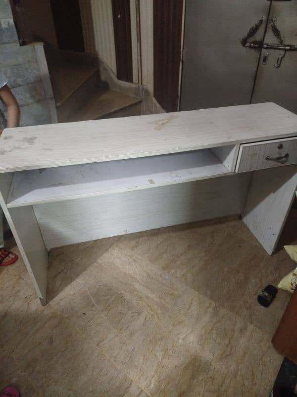 computer and stationery table 1