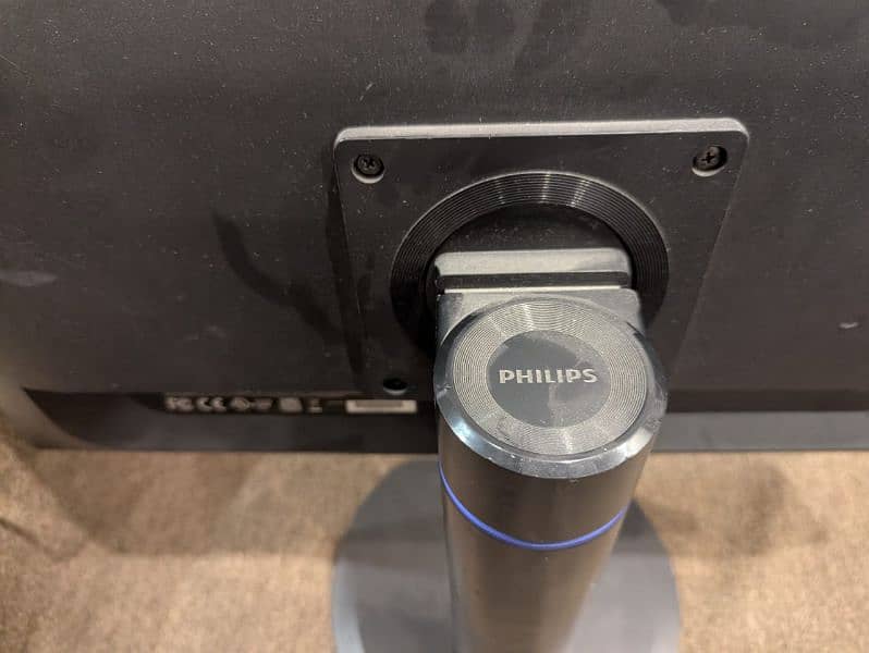 Phillips IPS Borderless TFT Screen 4