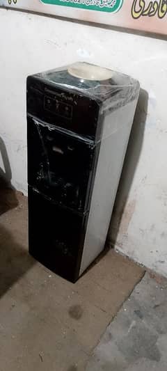 good condition water dispenser