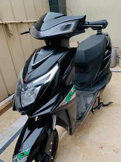 03/47/86/16/5/52 only WhatsApp on United Scooty electric for sale