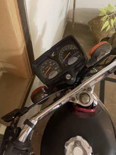 Honda 125 red colour