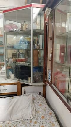 full parlour mirror and shelfs