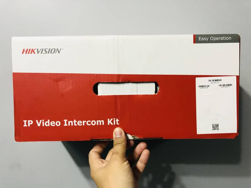 HIKVision IP Video Intercom Kit, Wifi & PoE - DS-KIS603-P(C) 2
