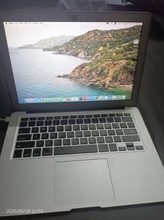 Apple Mac book Air 2017 (13 Inch Display)