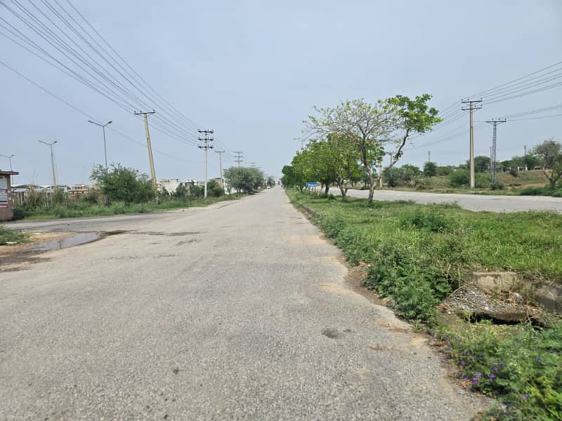 8 Marla sun face level plot next to Corner and 2nd plot from Main Double Road For sale 4