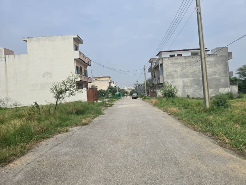 8 Marla sun face level plot next to Corner and 2nd plot from Main Double Road For sale 9