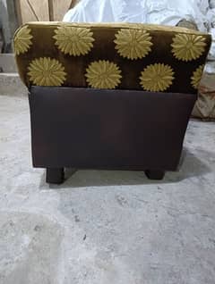2 sofa type puffy