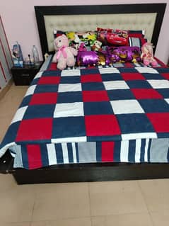 selling double king size bed