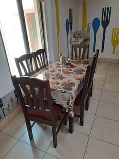 BEAUTIFUL Dining Table with 6 chairs !! in excellent condition