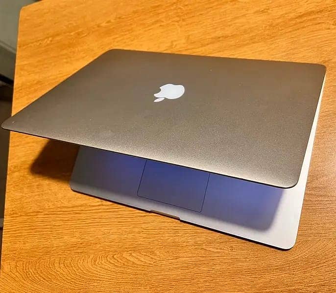 APPLE MACBOOK PRO 2015 15INCHES 1