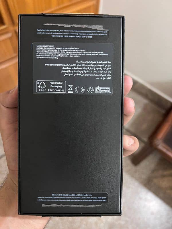 Samsung Galaxy S23 ULTRA with original box and cable 9
