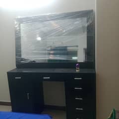 New bed and dressing for urgent sale