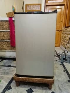REF 9101 SD R (BLACK & SILVER) Single Door Refrigerator