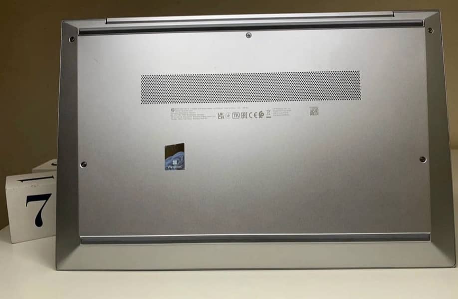 I5 Hp elitebook 840 G8 | 11th Gen | 16/512GB SSD | Iris XE Graphics 6