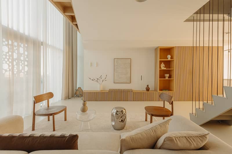 1400 Yards Office Use Bungalow In Immaculate Condition And A Large Garage With Capacity To Accommodate 15 Cars Easily Only For Reputable Organizations In Search Of A  Spic  And Span Property For Themselves 7