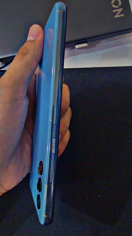 Samsung a32 In a very good condition with box 2