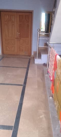 6 upper portion for rent with gas