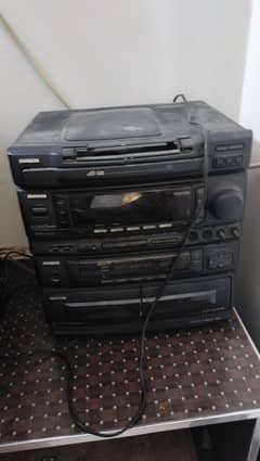 Aiwa amplifer with kenwood woofers