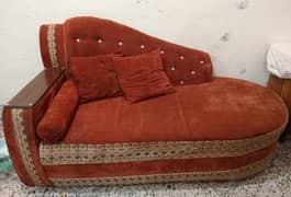 Sofa Devan + Table  Set in Excellent Condition in welvet Cloth