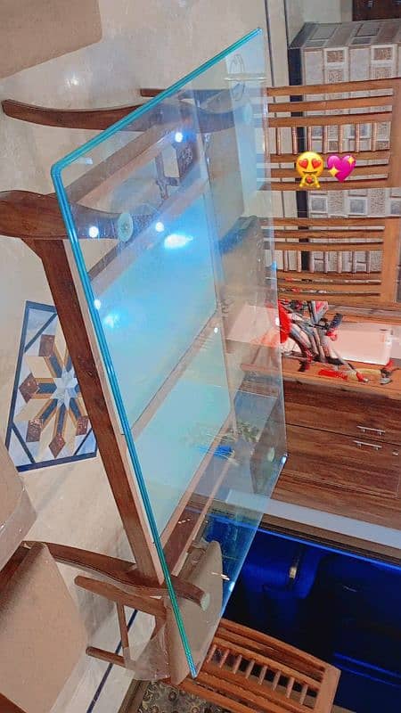 dinning table urgently sale need cash kam used hoi hai just like newly 12