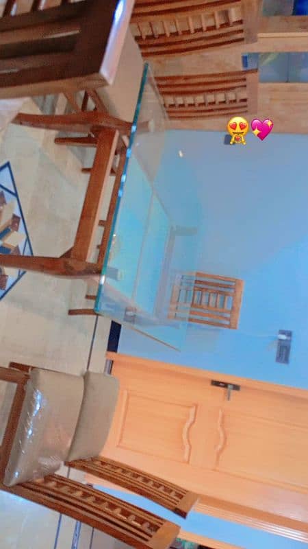 dinning table urgently sale need cash kam used hoi hai just like newly 17
