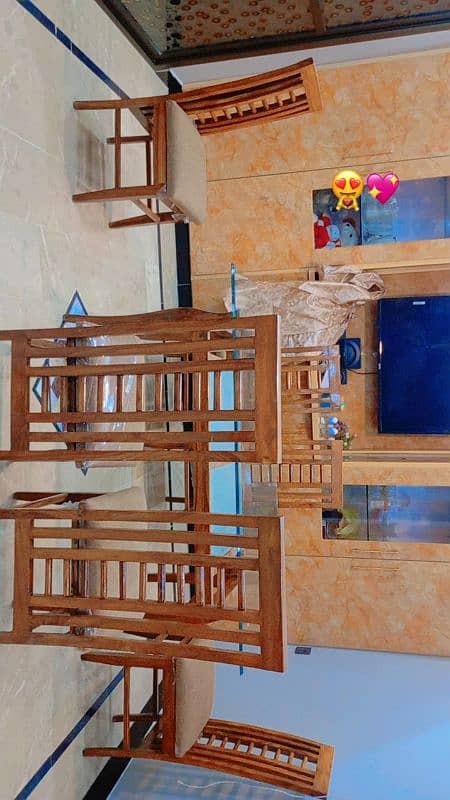 dinning table urgently sale need cash kam used hoi hai just like newly 18
