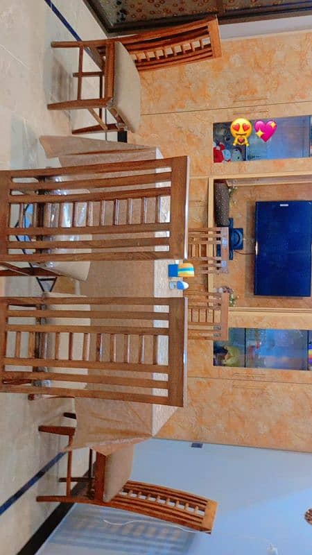dinning table urgently sale need cash kam used hoi hai just like newly 19